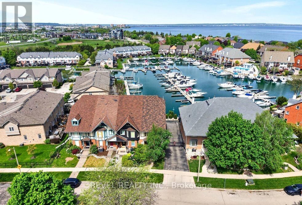 Property Photo:  43 Sunvale Place  ON L8E 4Z6 