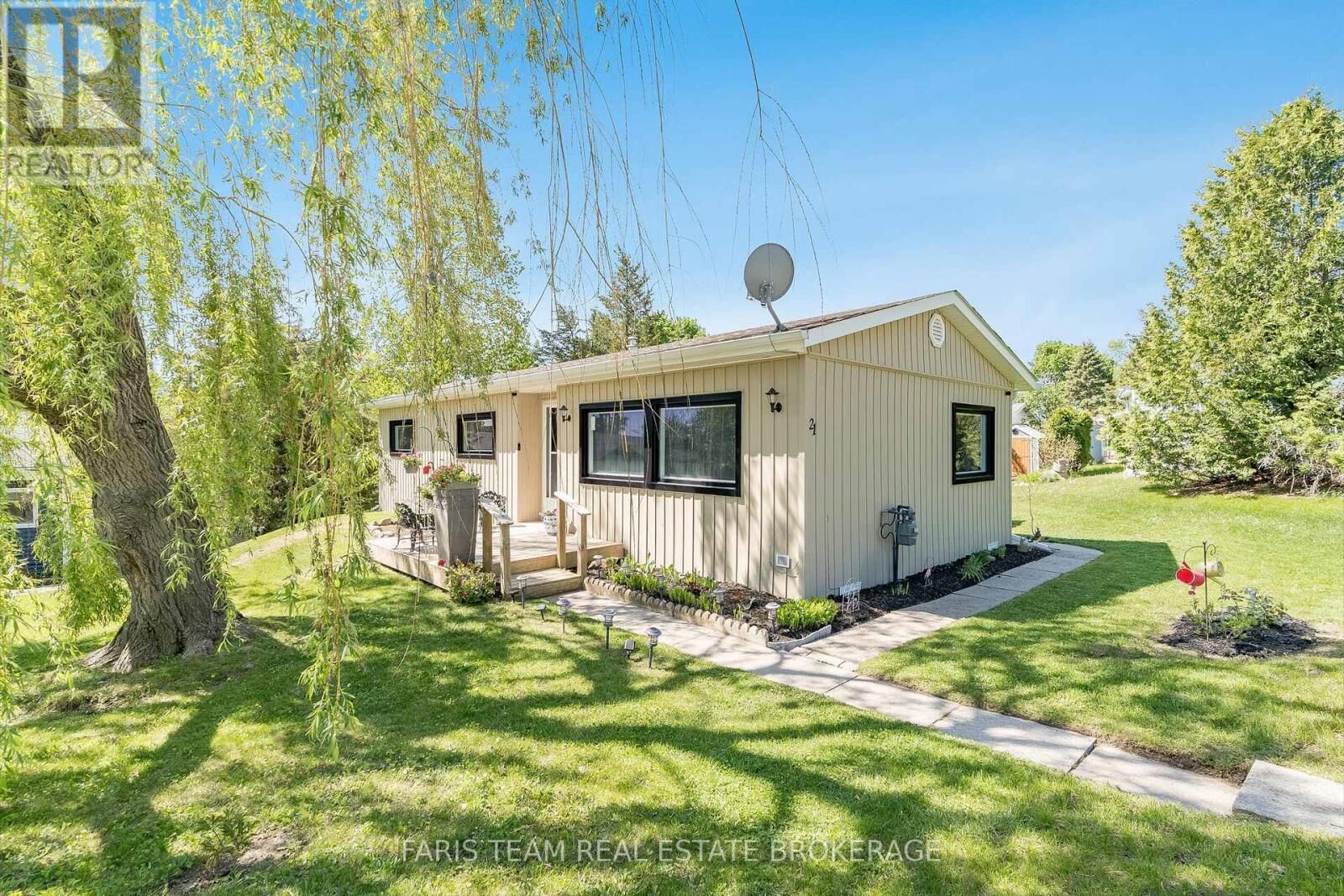 Property Photo:  21 Hawthorne Drive  ON L9S 1P7 