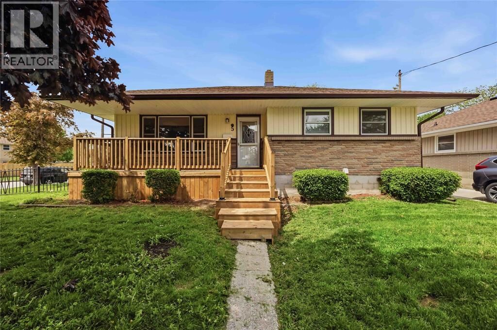 Property Photo: 5 Aberdeen Avenue ON N7S 2N5