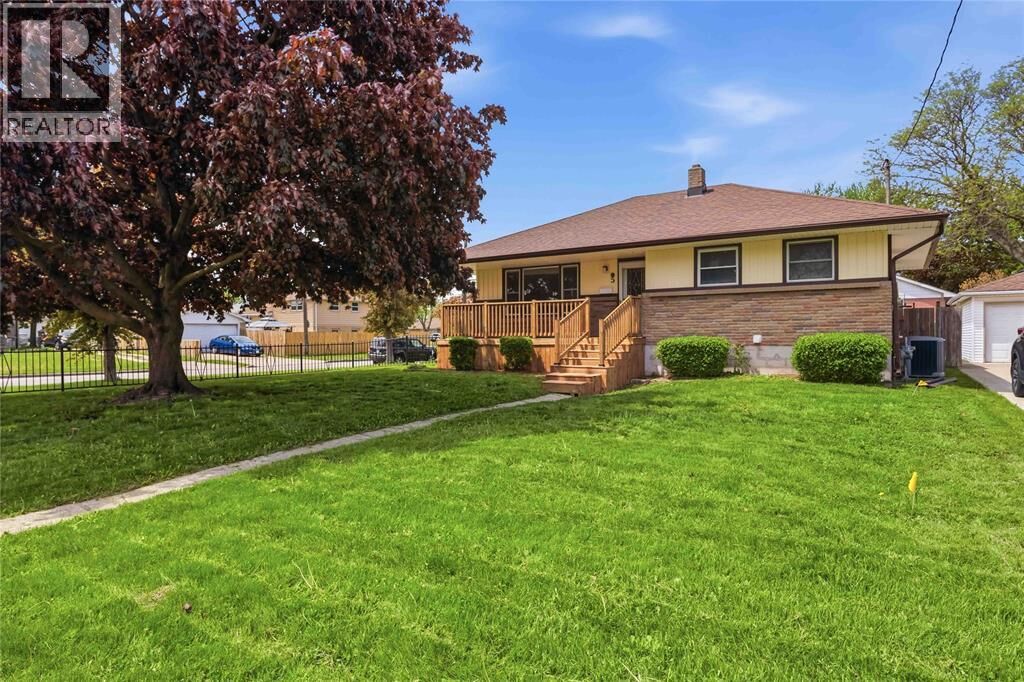 Property Photo:  5 Aberdeen Avenue  ON N7S 2N5 