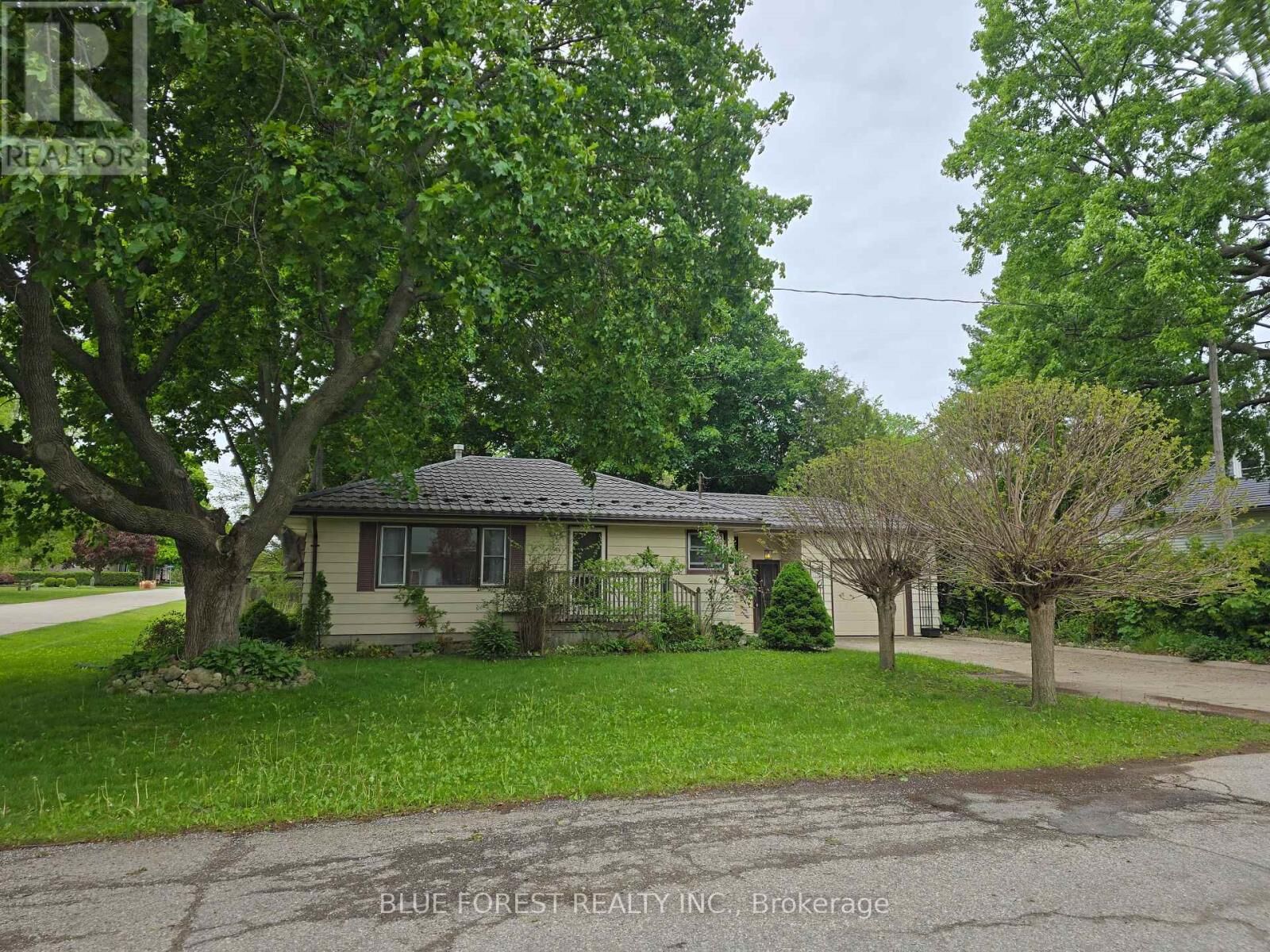 Property Photo: 234 Flora Street ON N0L 2C0