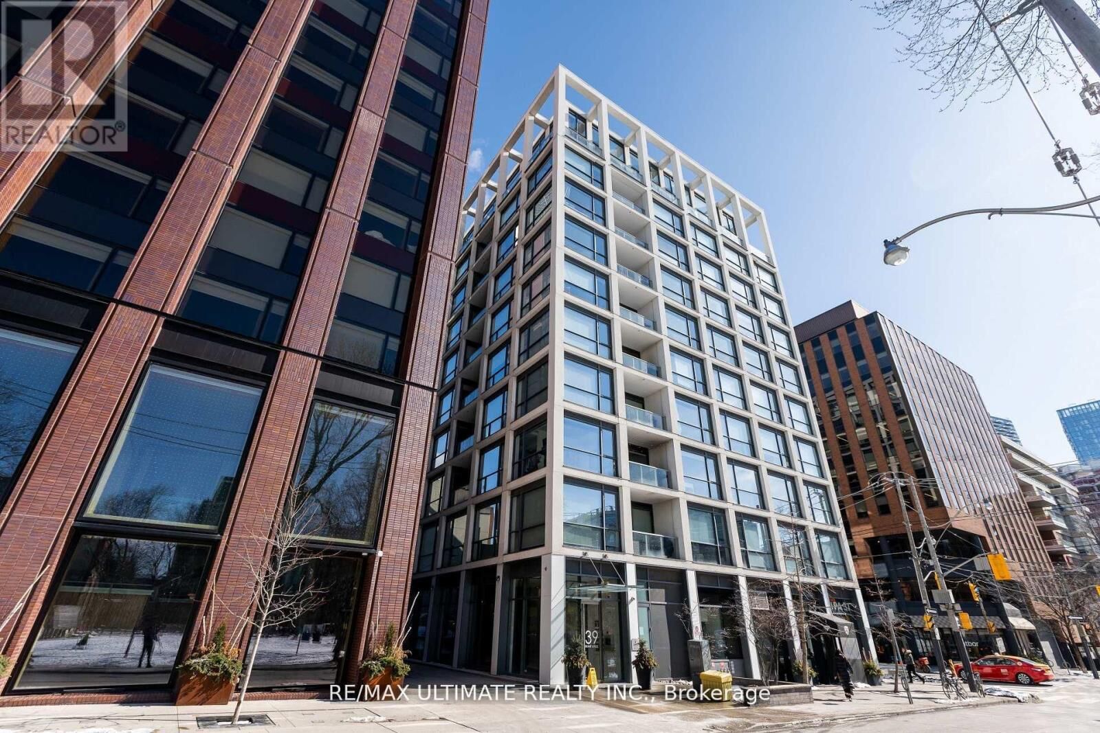Property Photo: 39 Brant Street 206 ON M5V 0M8