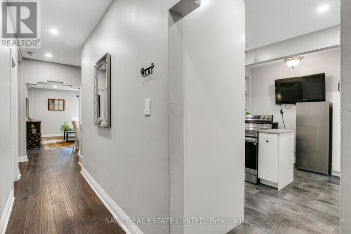 Property Photo: 1840 Bathurst Street 204 ON M5P 3K7