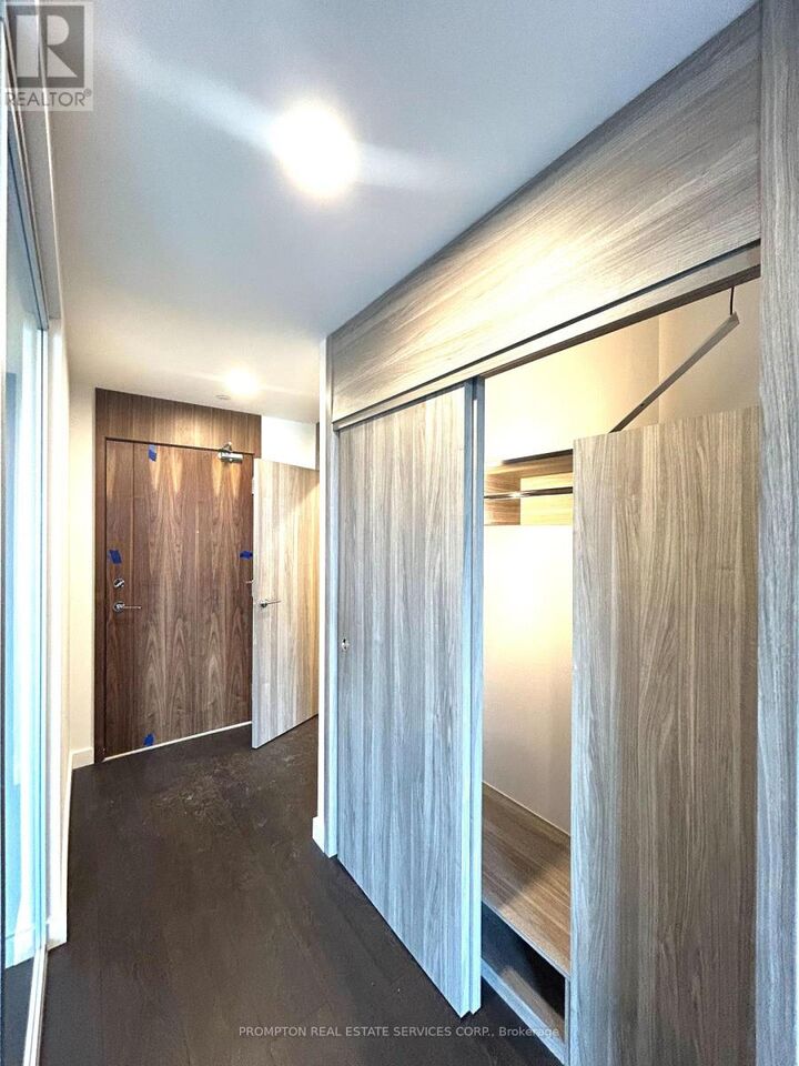 Property Photo:  18 Esther Shiner Boulevard 652  ON M2K 0J6 