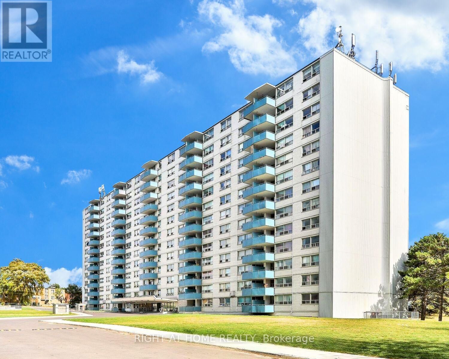 Property Photo: 1440 Lawrence Avenue West 510 ON M6L 1B2