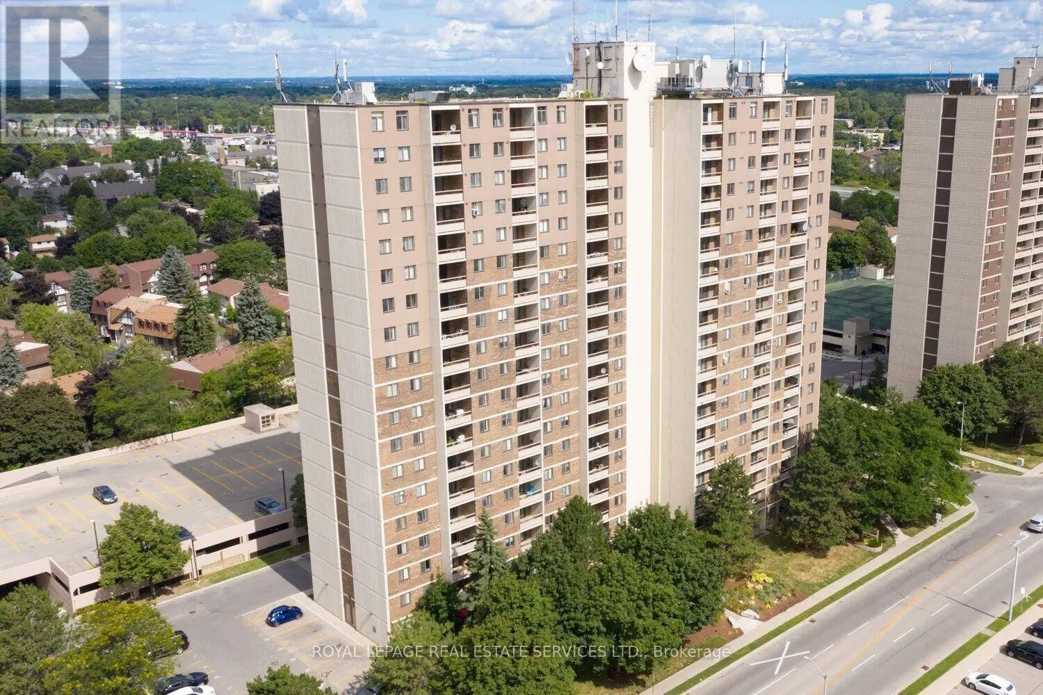 Property Photo:  1 Cedarwoods Crescent 511  ON N2C 2L8 