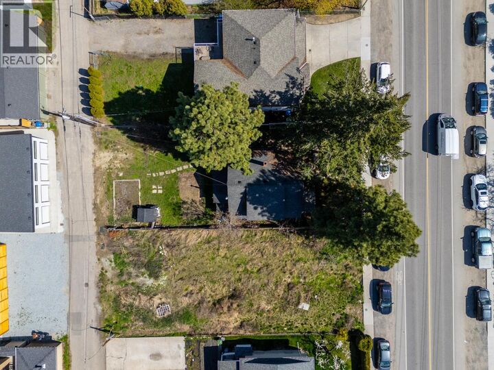Property Photo:  790 Cadder Avenue  BC V1Y 5N6 