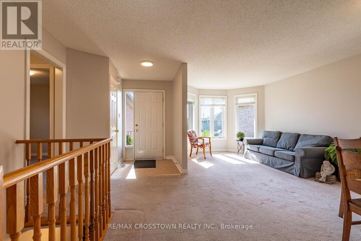 Property Photo: 156 Pringle Drive ON L4N 0R3