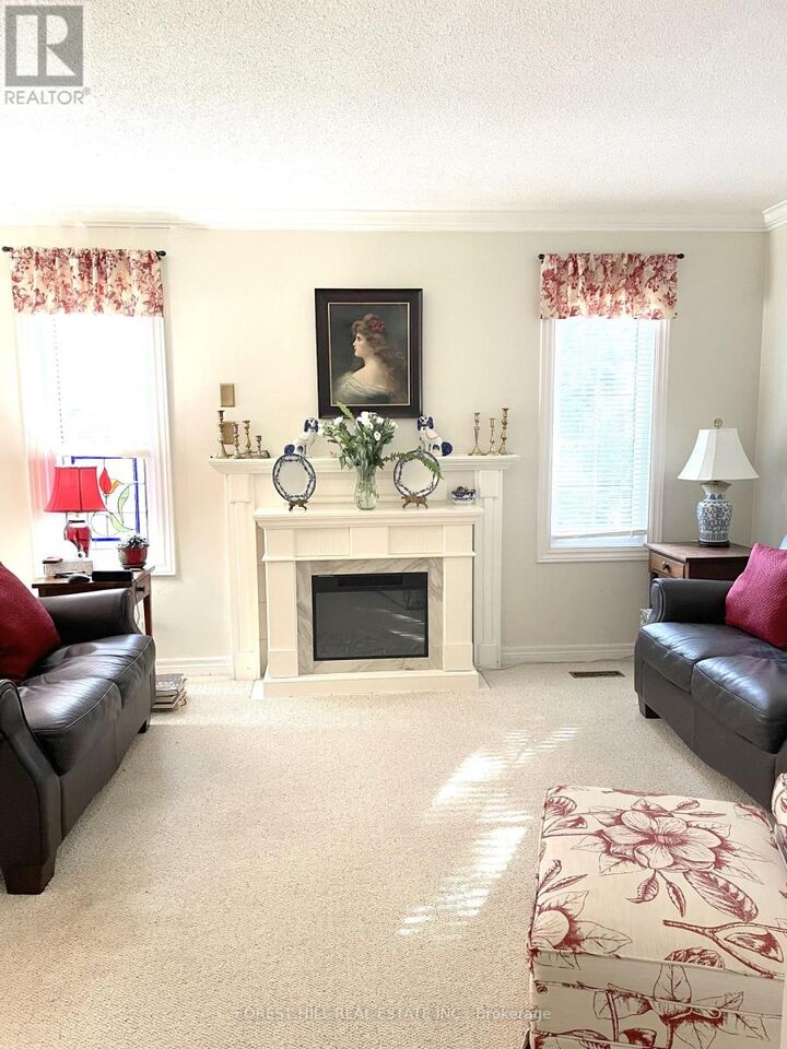 Property Photo: 340 Ambleside Drive 21 ON N6G 4Y5