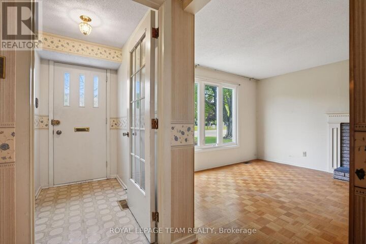 Property Photo: 16 Parkglen Drive ON K2G 3G9