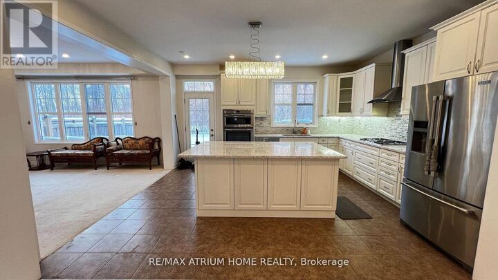 Property Photo: 2 Forest Grove Lane ON N2R 1P6