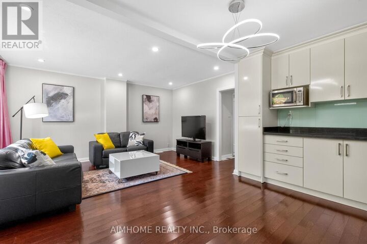 Property Photo:  140 Meighen Avenue  ON M4B 2H9 