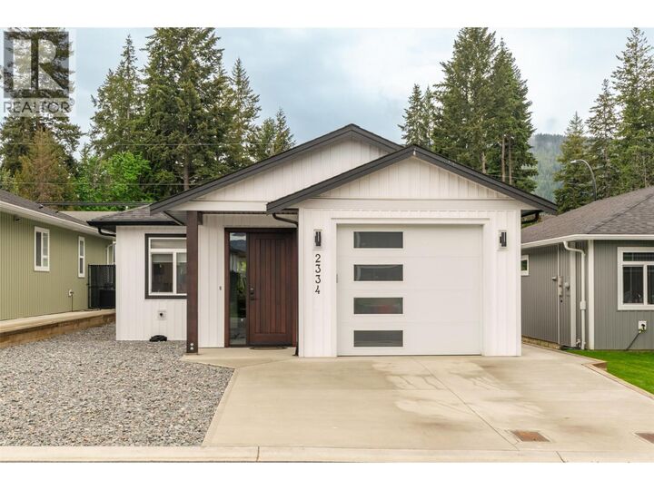 Property Photo:  2334 6 Avenue Southeast  BC V1E 0H1 