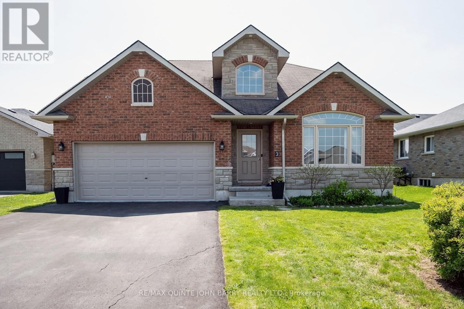 Property Photo:  3 Spencer Court  ON K8V 6X7 