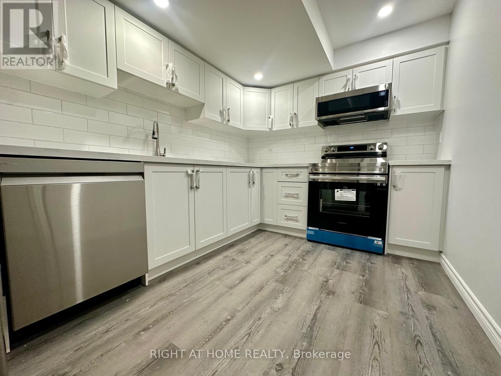 Property Photo:  295 Gillespie Drive  ON N3T 0W1 