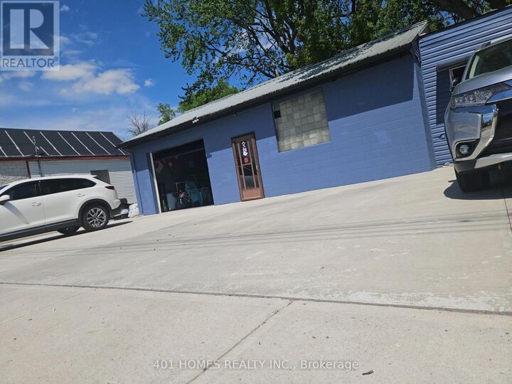 Property Photo:  1092 East Brydges Street  ON N5W 2B6 