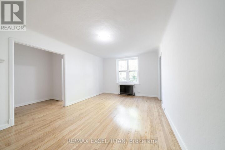 Property Photo:  8 Mallory Gardens 24  ON M4V 2A6 