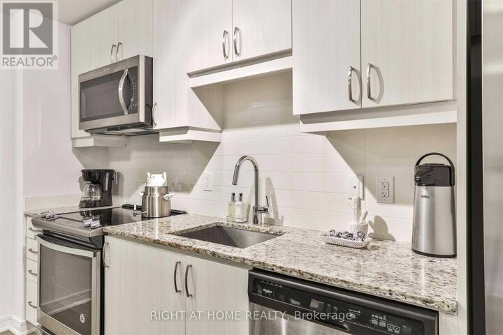 Property Photo:  9199 Yonge Street Se320  ON L4C 1H7 
