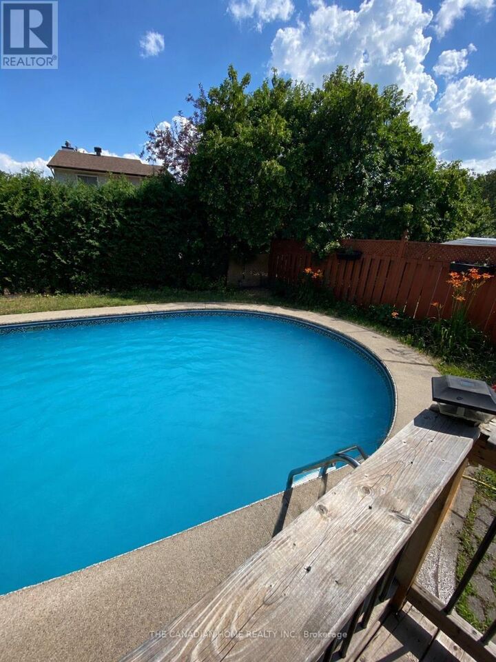 Property Photo:  61 Exeter Drive  ON K2J 1V6 