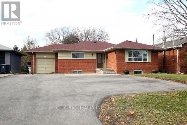 Property Photo:  1925 Britannia Road West  ON L5M 1P4 