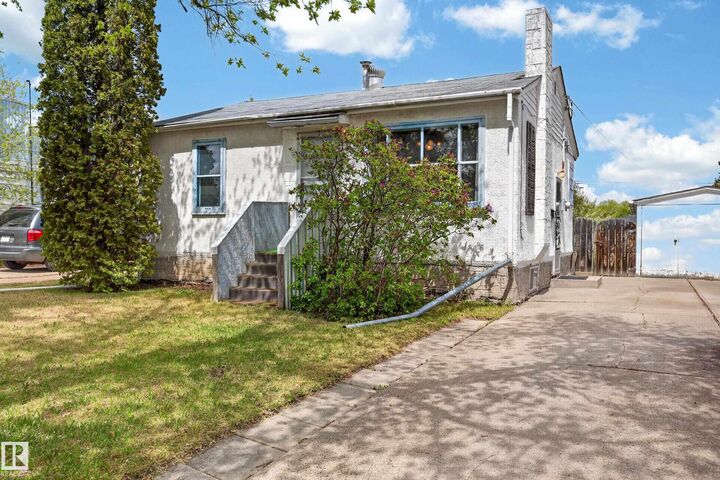 Property Photo: 15406 94A Avenue NW AB T5R 5L7