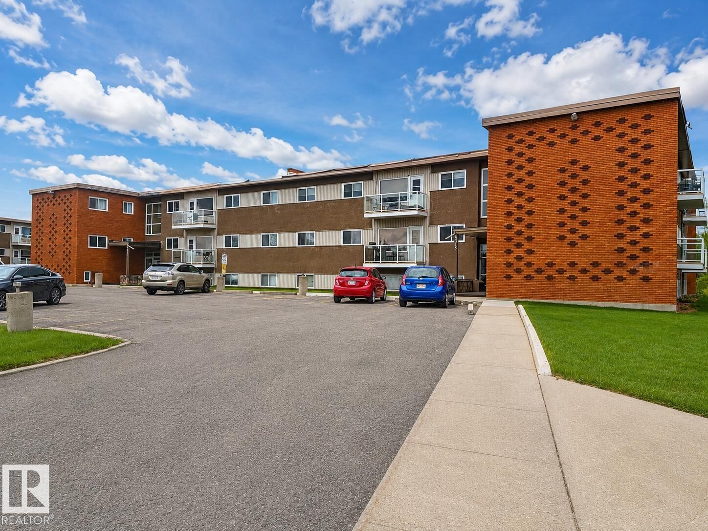Property Photo:  6215 98 Avenue NW 17  AB T6A 0A3 
