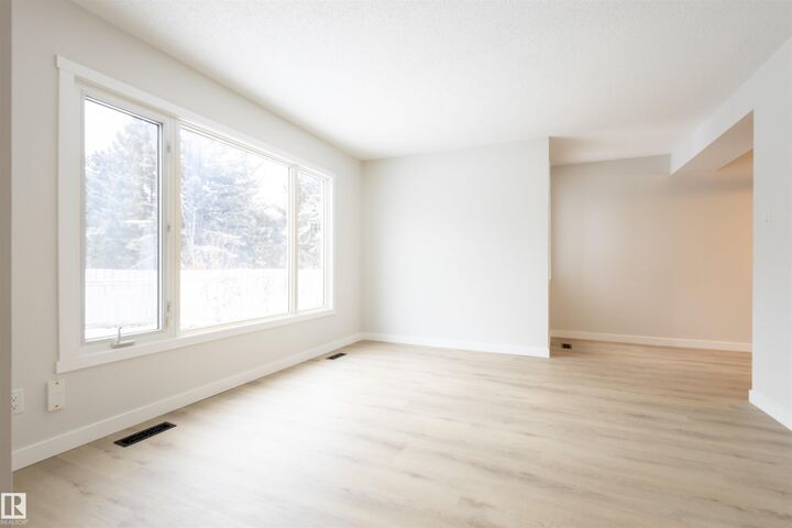 Property Photo:  30 Amberly Court NW  AB T5A 2H9 