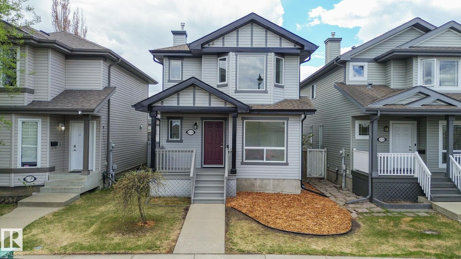 Property Photo:  20339 58 Avenue NW  AB T6M 2Z2 