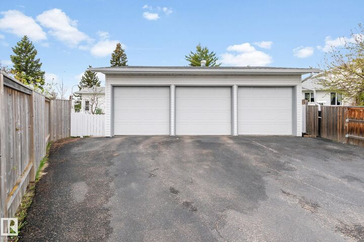 Property Photo:  4611 Lakeshore Drive  AB T9N 1P9 
