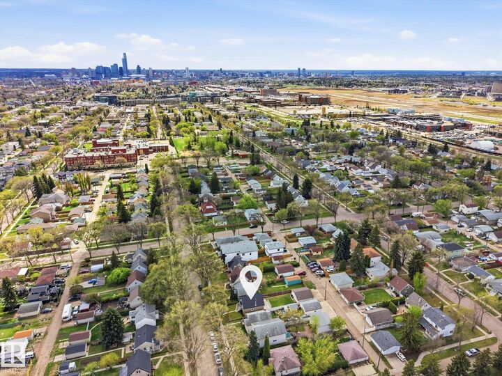 Property Photo:  12324 104 Street NW  AB T5G 2L8 