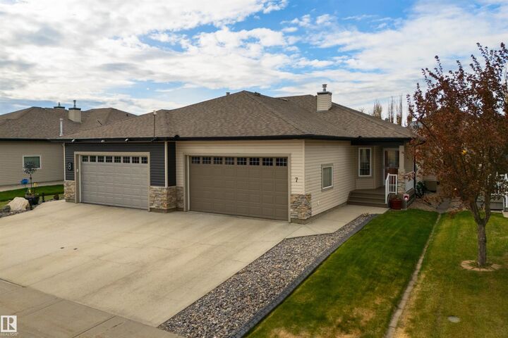 Property Photo:  7 Harvard Place  AB T7X 4K8 