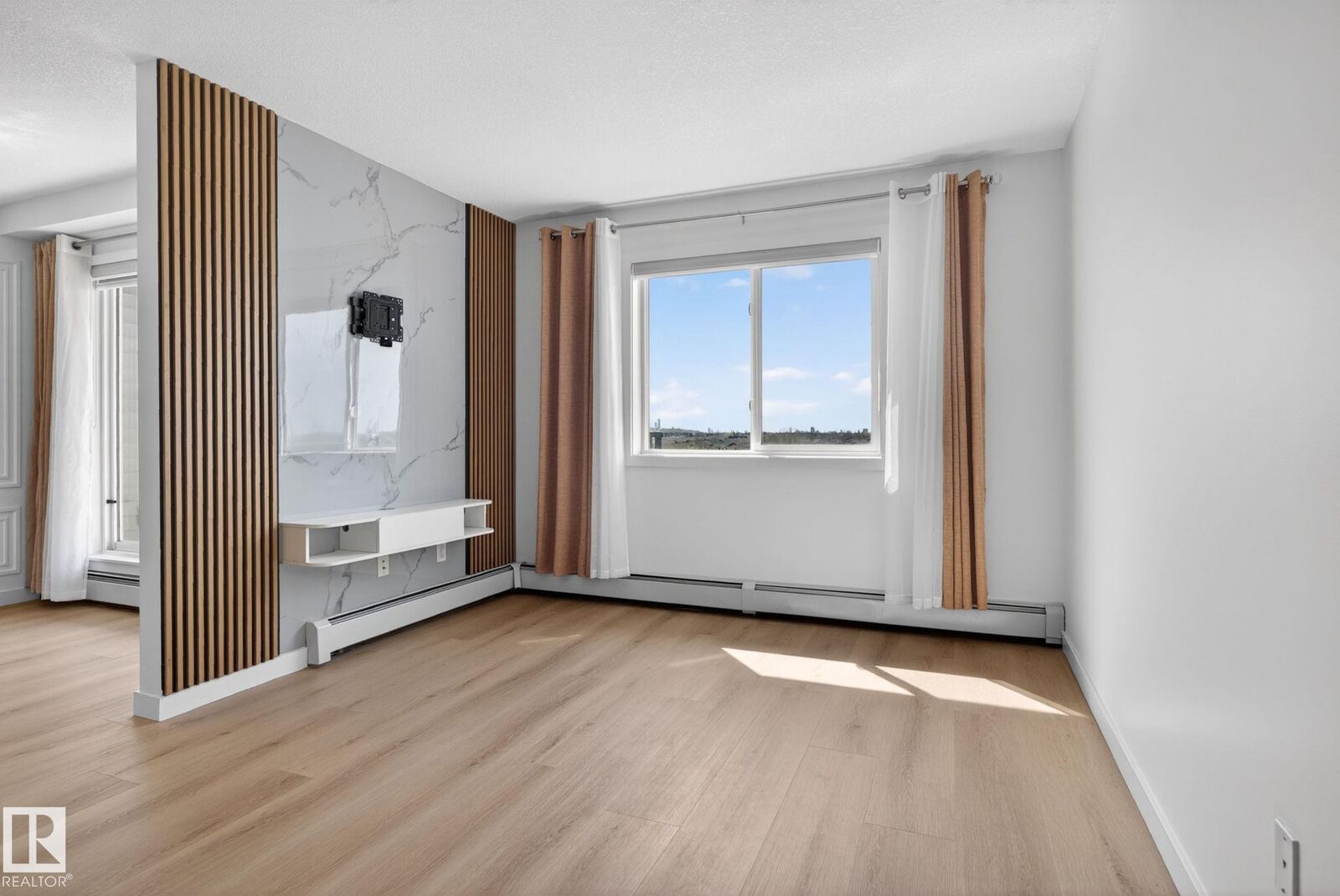 Property Photo: 504 Albany Way NW 424 AB T6V 0L2