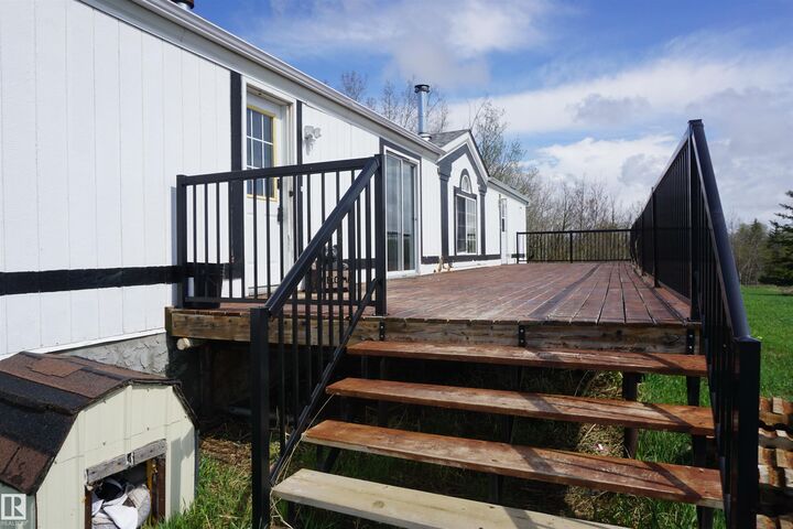 Property Photo:  59502 Rng Road 102  AB T0A 2K0 