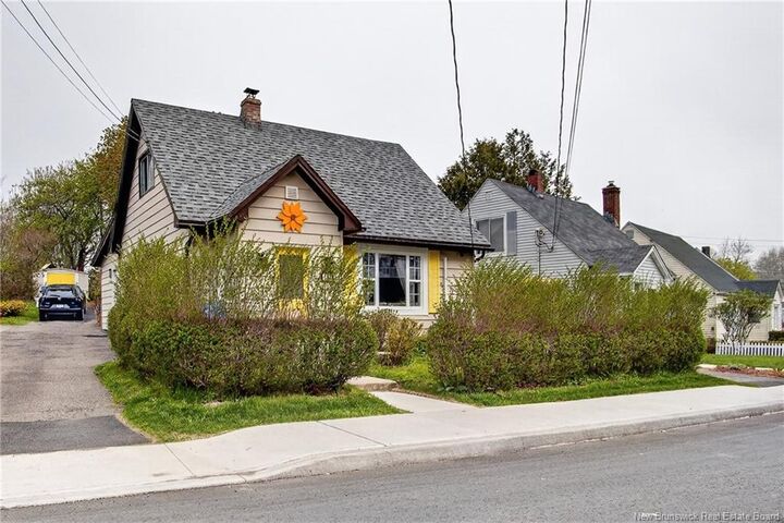 Property Photo: 32 Montgomery Crescent NB E2K 2S9