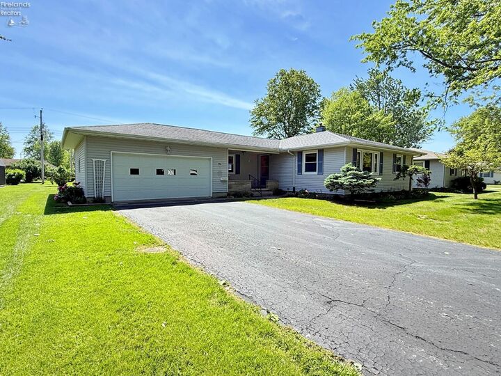 Property Photo:  194 Hillcrest Drive  OH 44883 
