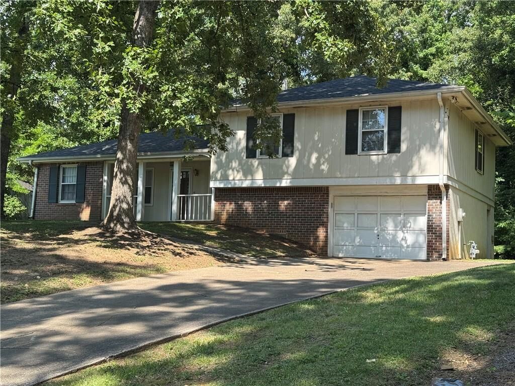 Property Photo:  5604 Meadowood Drive  GA 30102 