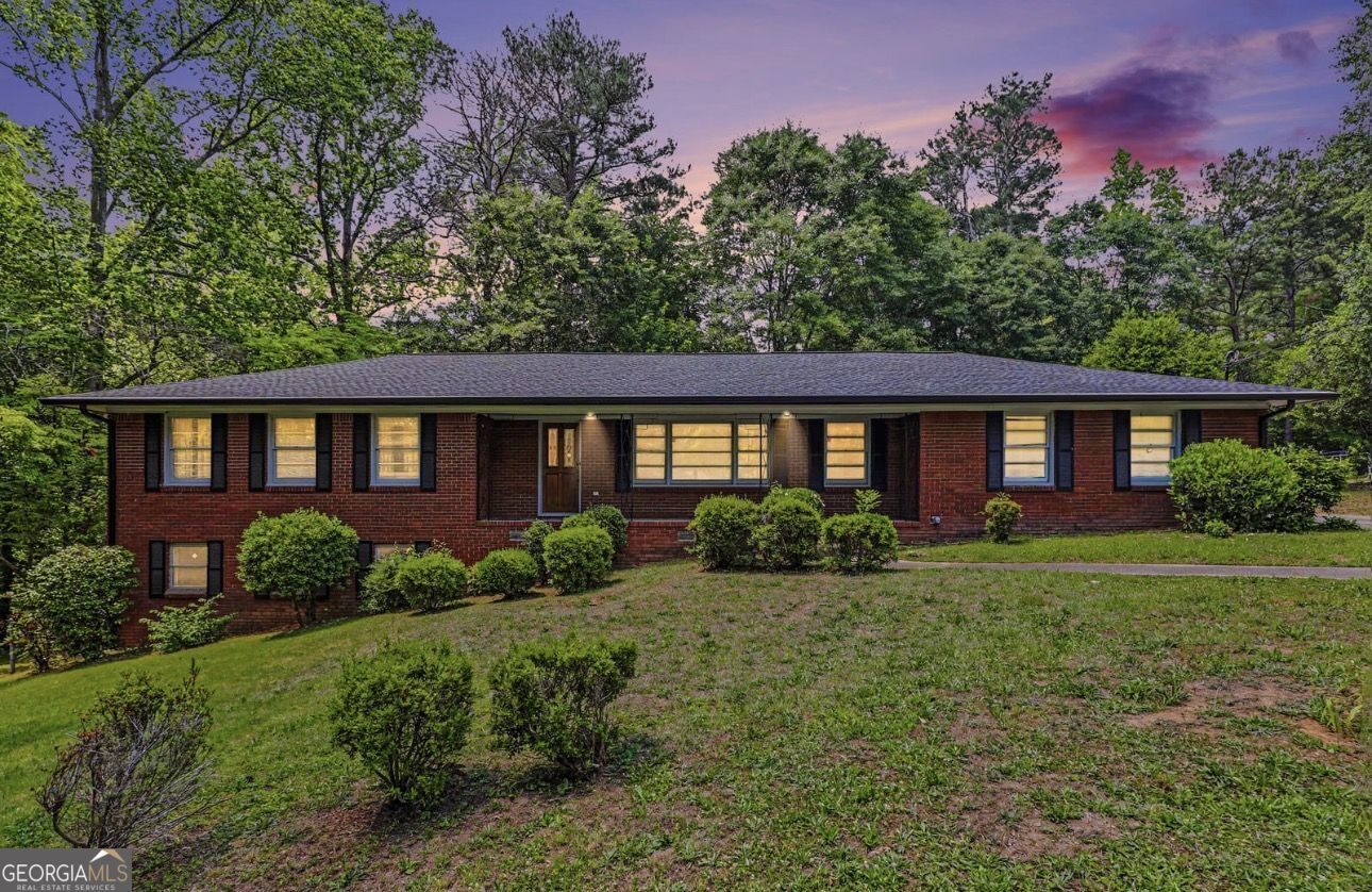 Property Photo:  14 N Poplar Street  GA 30213 