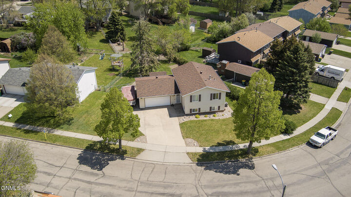 Property Photo:  3827 Renee Drive  ND 58503 