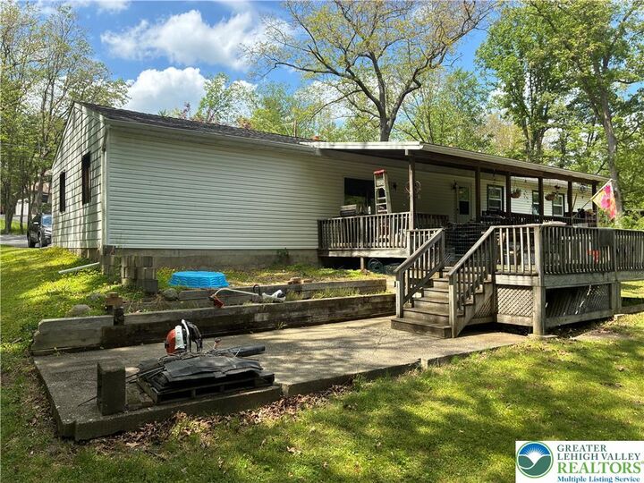 Property Photo:  161 Glenoak Drive  PA 18301 