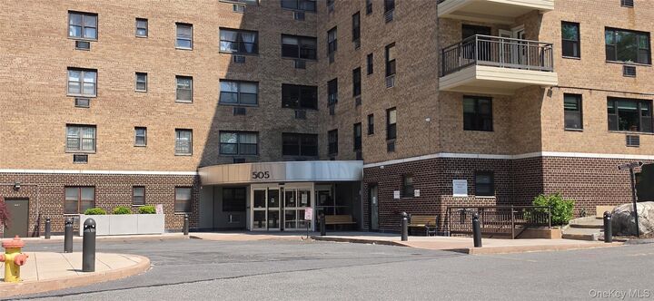 Property Photo:  505 Central Park Avenue 308  NY 10606 