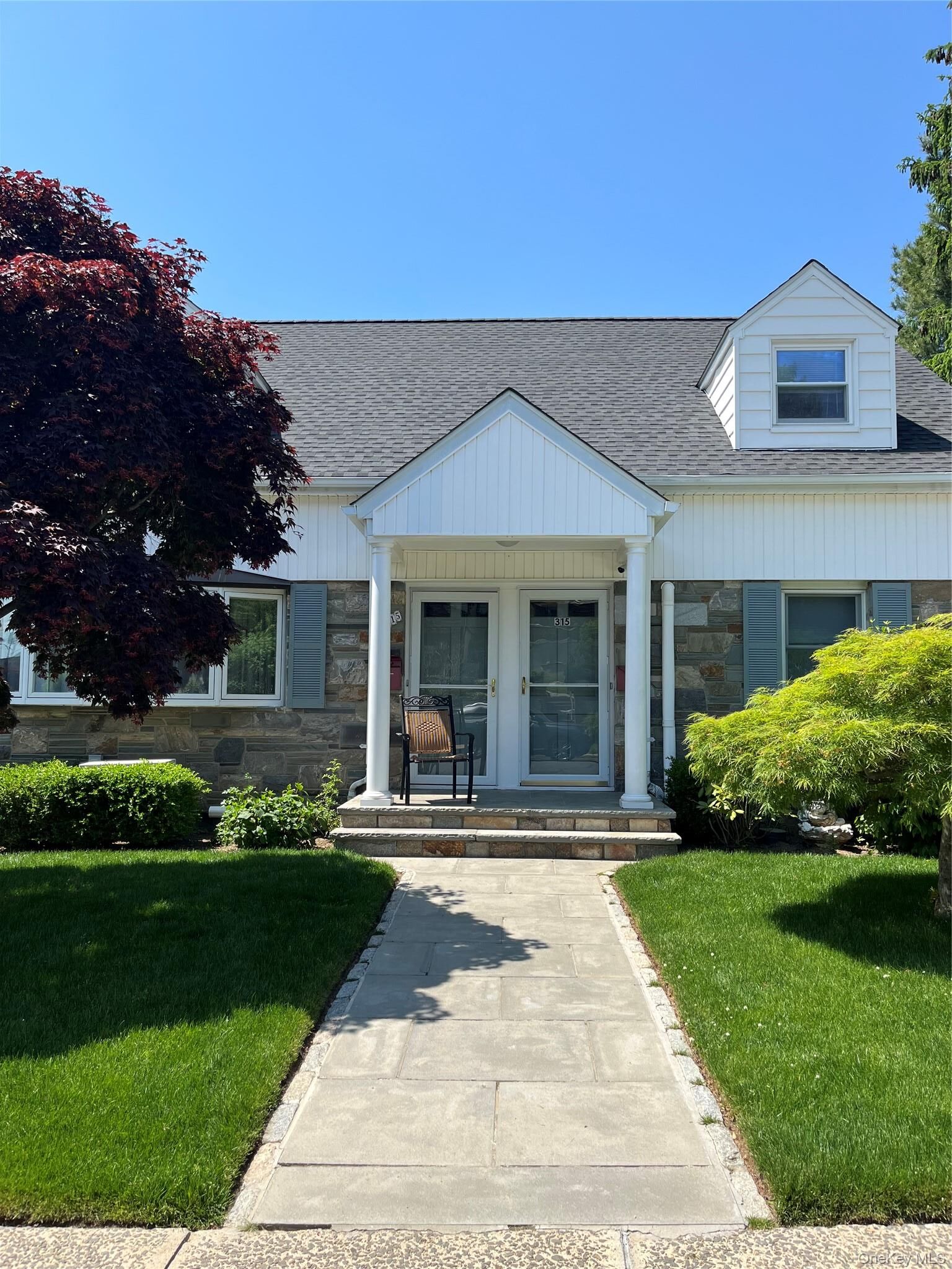 Property Photo:  315 Gainsborg Avenue E  NY 10604 