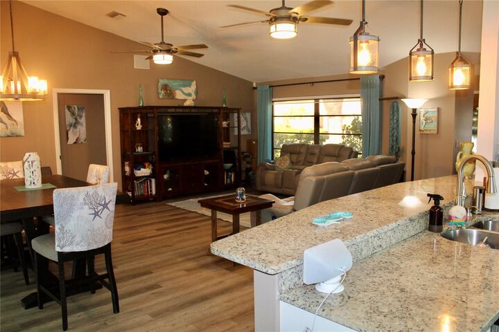 Property Photo:  512 Boxwood Lane  FL 34223 
