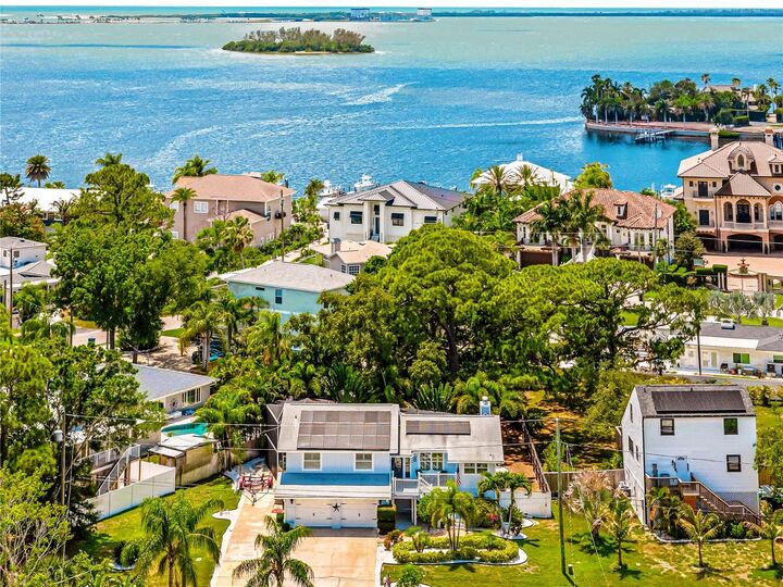Property Photo:  201 Lagoon Drive  FL 34683 