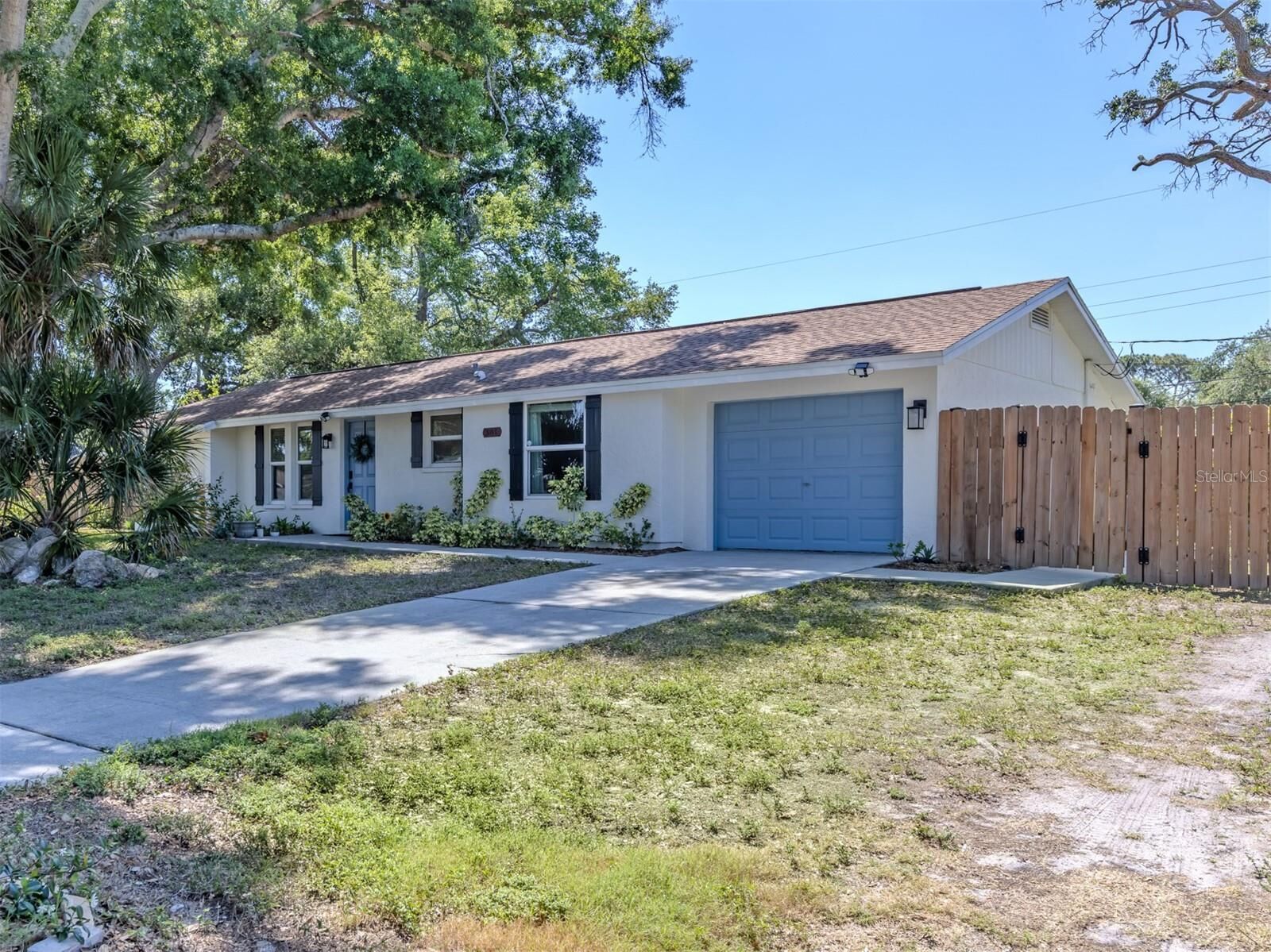 Property Photo:  381 Falkland Road  FL 34293 