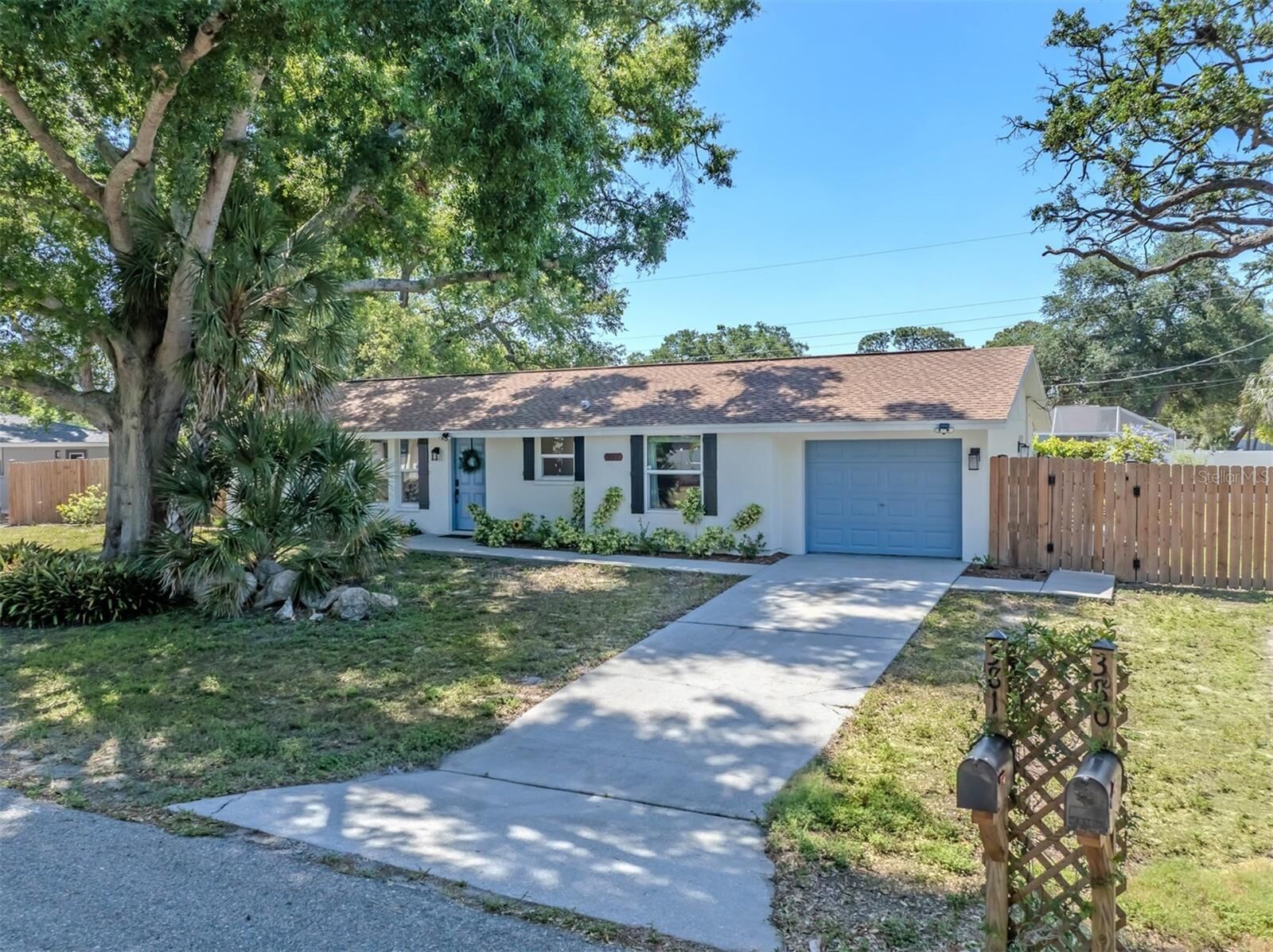 Property Photo: 381 Falkland Road FL 34293