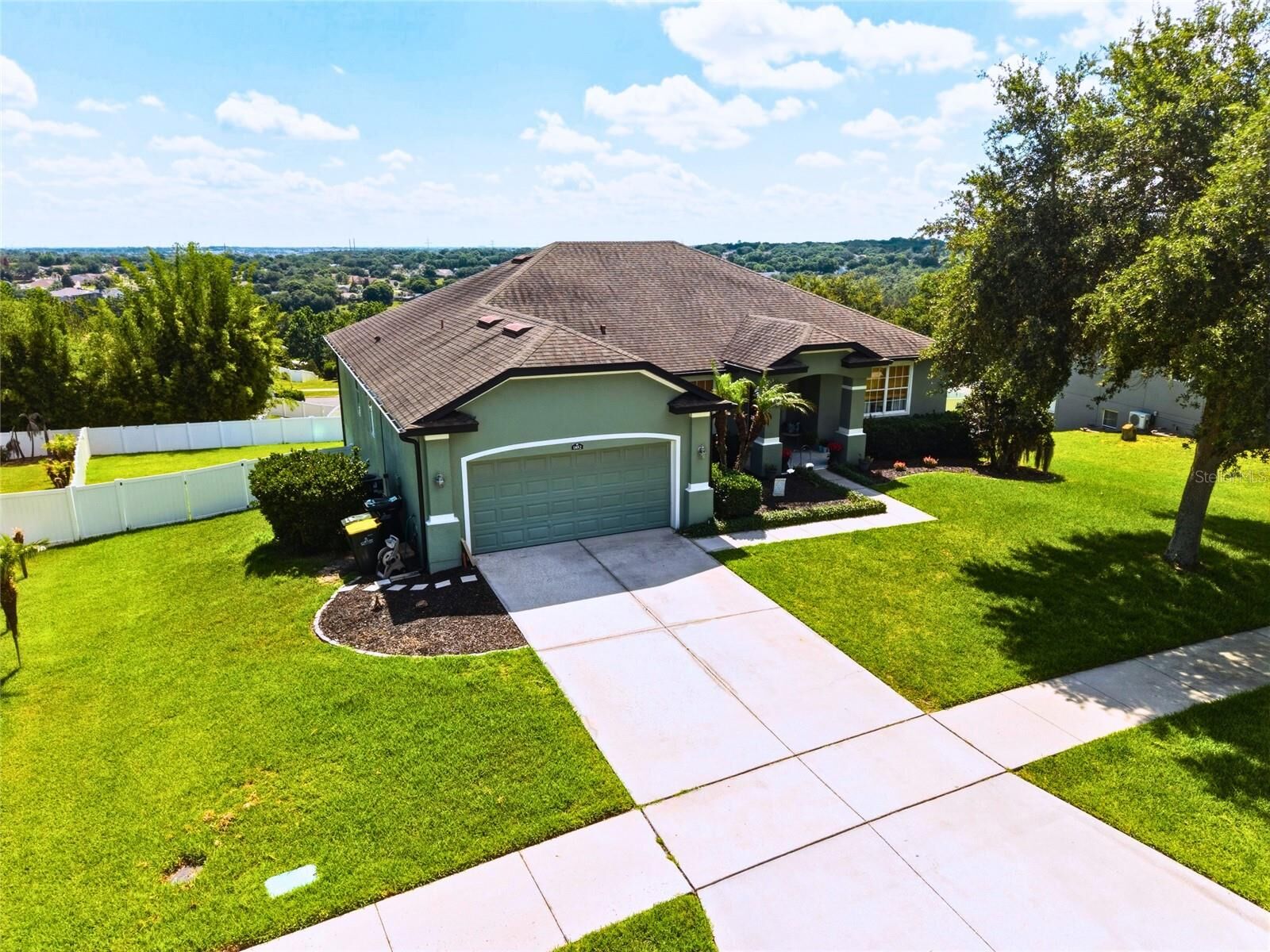 Property Photo:  1852 Sanderling Drive  FL 34711 