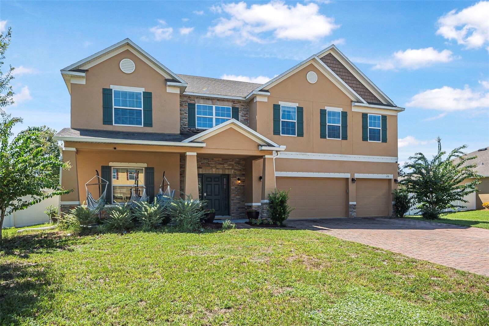 Property Photo:  120 Los Arbor Drive  FL 32724 