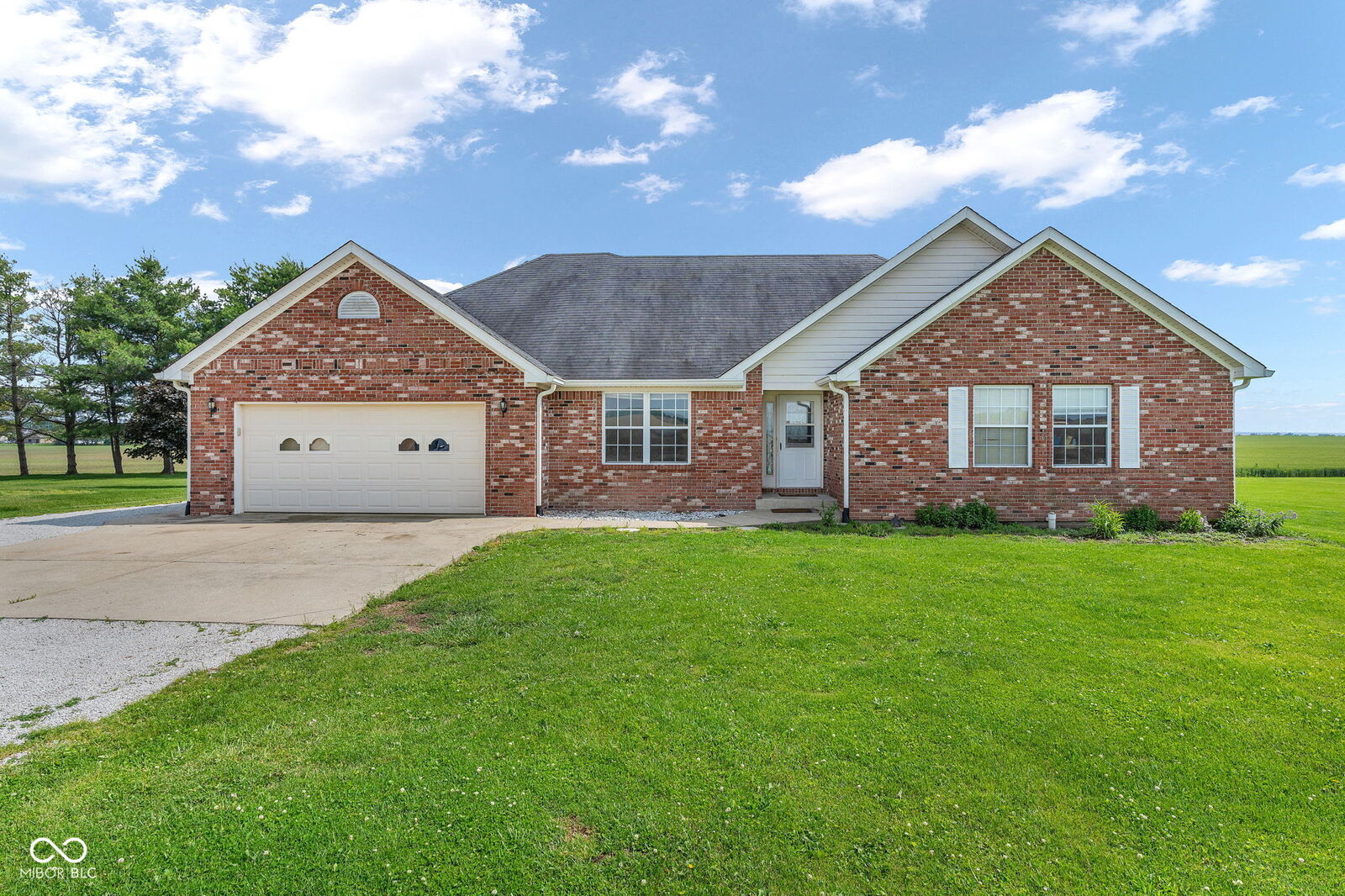 Property Photo:  965 W Pearl Street  IN 46181 