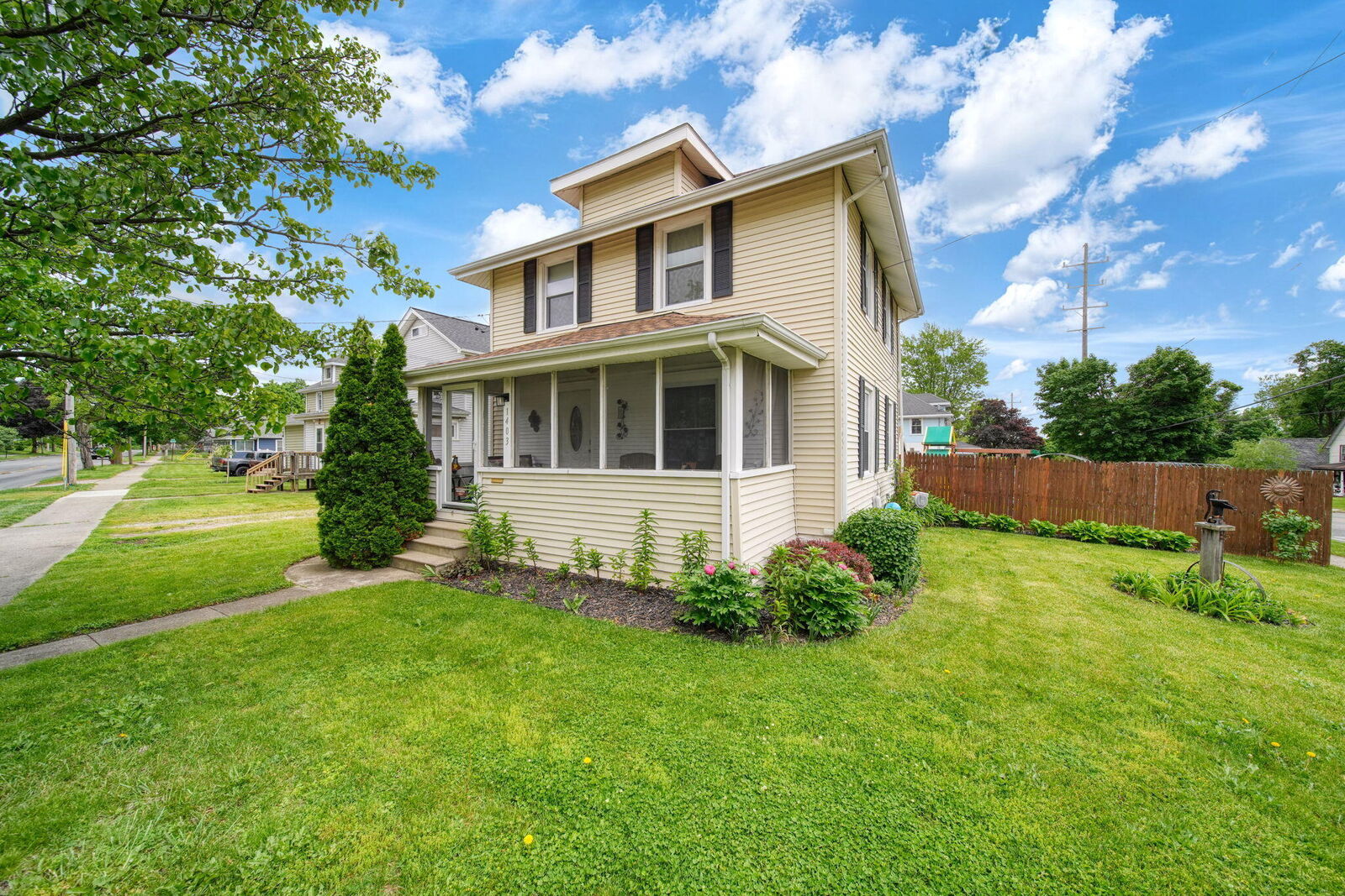 Property Photo: 1403 Lansing Avenue MI 49202