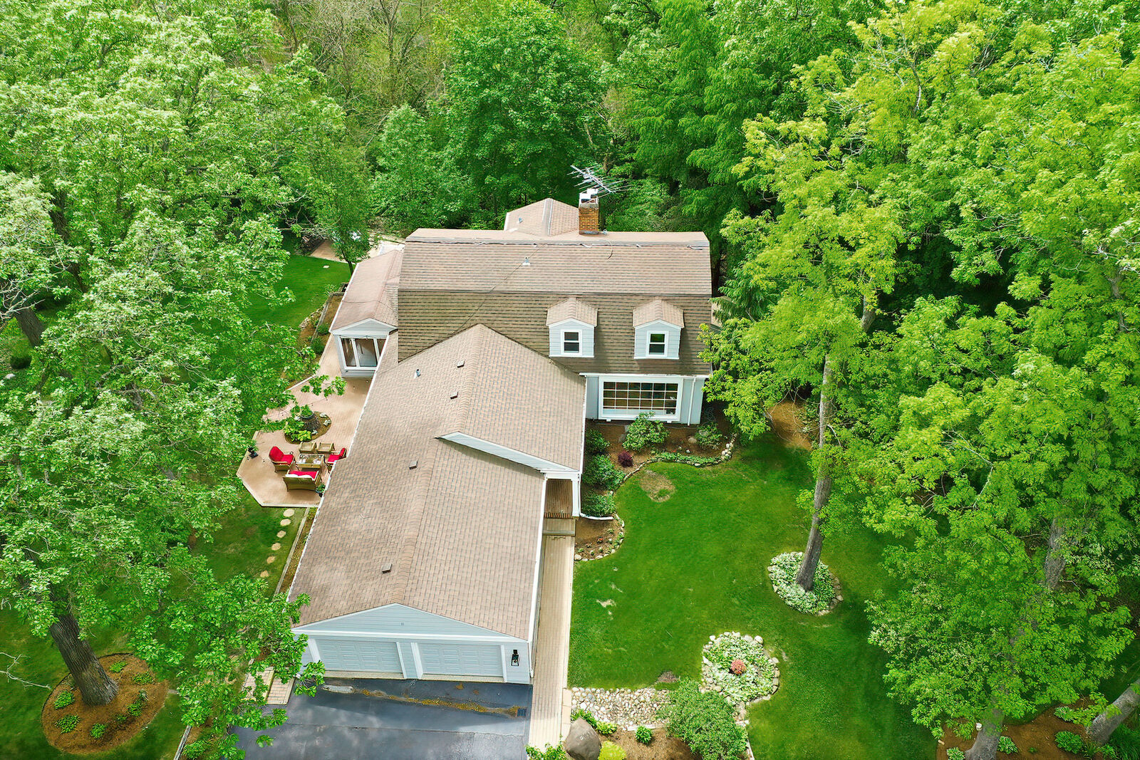 Property Photo:  15 Willet Way  IL 60013 